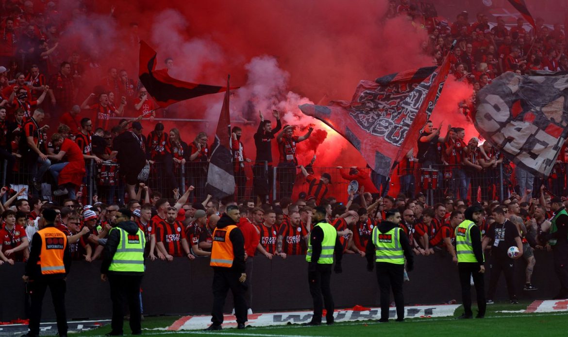 Xabi Alonso et le Leverkusen détrônent le Bayern de Munich après 11 ans et remportent pour la première fois de leur histoire la Bundesliga.  Portrait d&rsquo;un success collectif historique.