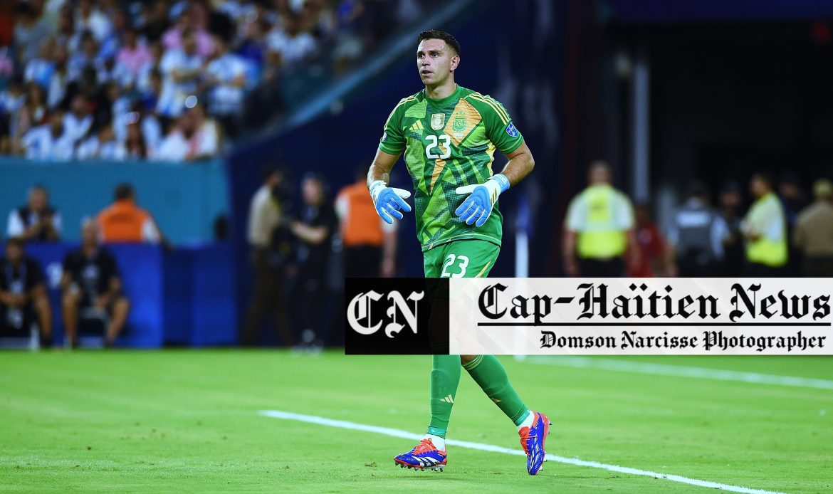 « Gagner beaucoup d’argent » : Emi Martinez échappe aux critiques pour sa volonté de transfert à Aston Villa malgré l’« agenda » évident du gardien champion du monde
