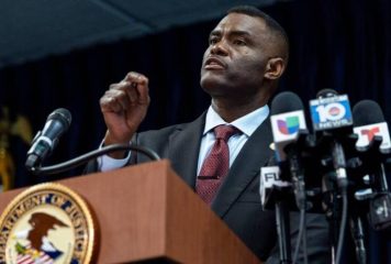 Le procureur de Miami, premier Haïtien-Américain à occuper ce poste, va démissionner avant l&rsquo;entrée en fonction de M. Trump