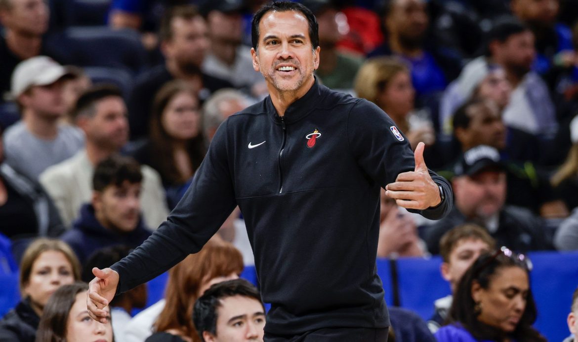 Erik Spoelstra, l’entraîneur du Miami Heat, nommé coach de Team USA jusqu’aux Jeux Olympiques de Los Angeles