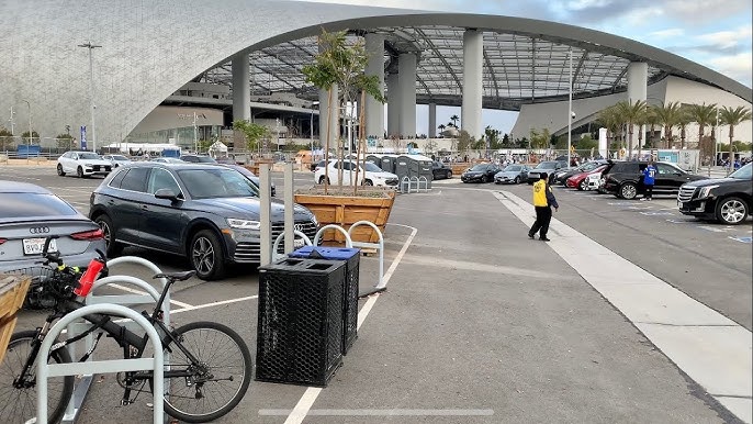 Des places à 300 dollars, un parking à plus d’r. 3 février un kilomètre du stade: le stationnement pour la Coupe du monde 2026 au cœur d’une nouvelle polémique