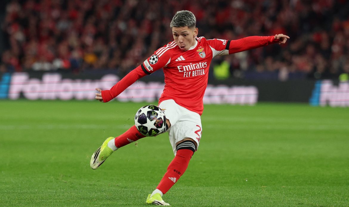 Benfica: après les accusations de racisme, Prestianni a fait son retour sur les terrains et reçu une ovation des supporters