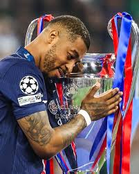 PSG-Arsenal: on connaît le nom de la légende parisienne qui apportera le trophée pour la finale