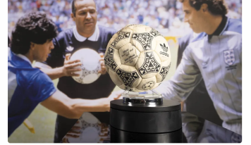 Plusieurs millions d’euros: le ballon de « la main de Dieu » de Maradona vendu aux enchères pour une somme astronomique