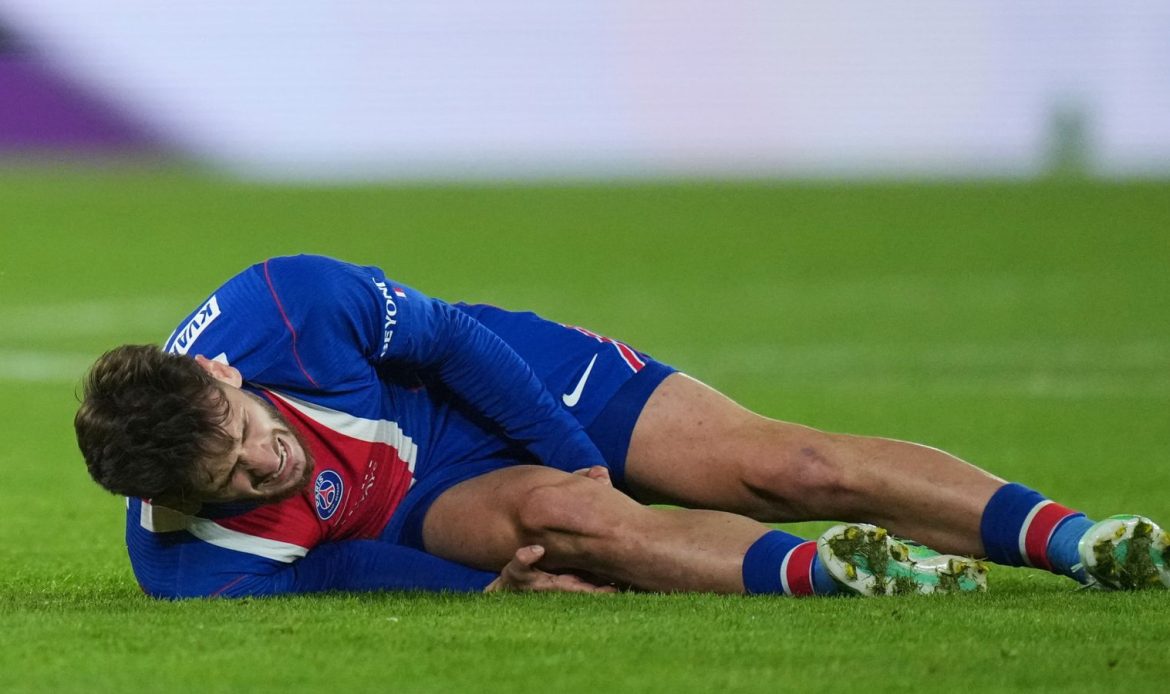 Après sa grave blessure : révélation de la position du PSG dans les négociations pour la prolongation du contrat de Kvaratskhelia